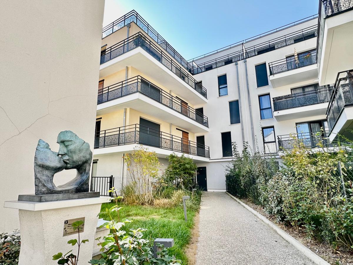 
																			4 pièces - 
																		1er étage - 95m² - 1 537,96 € - Photo #0