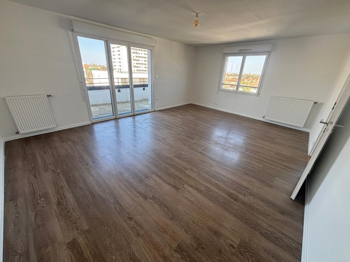 
																			4 pièces - 
																		4ème étage - 85m² - 1 007,75 € - Photo #0