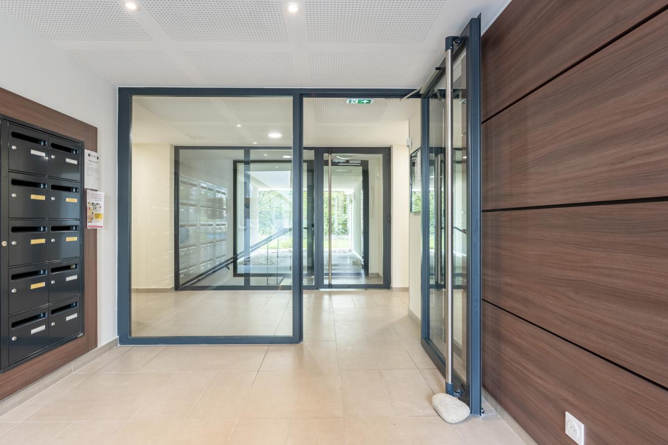 
																																							3 pièces - 
																																						2ème étage - 66m² - 1 070,27 € - Photo #2
