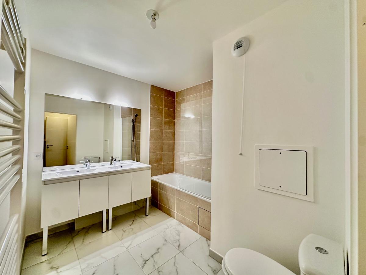 
																																							4 pièces - 
																																						2ème étage - 88m² - 1 658,32 € - Photo #4