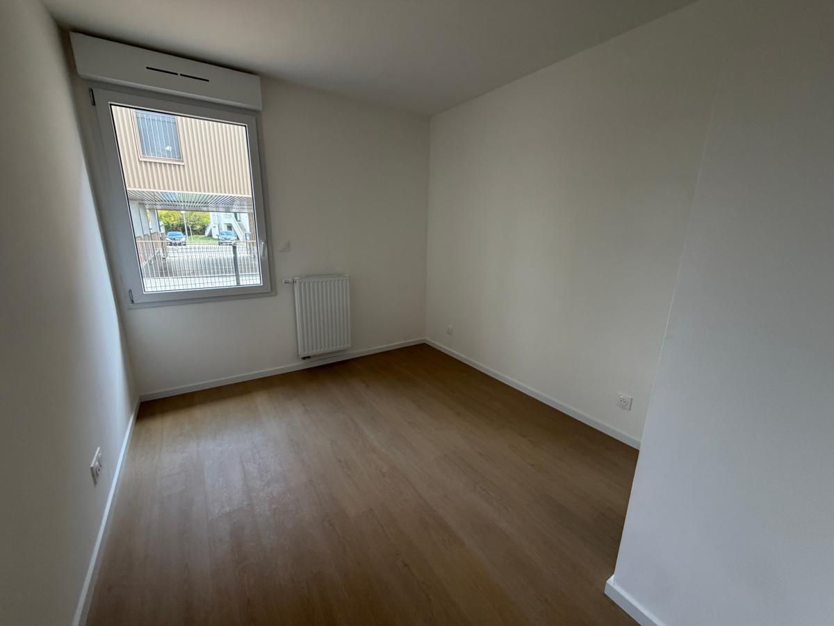 
																																							4 pièces - 
																																						RDC - 76m² - 1 081,61 € - Photo #4