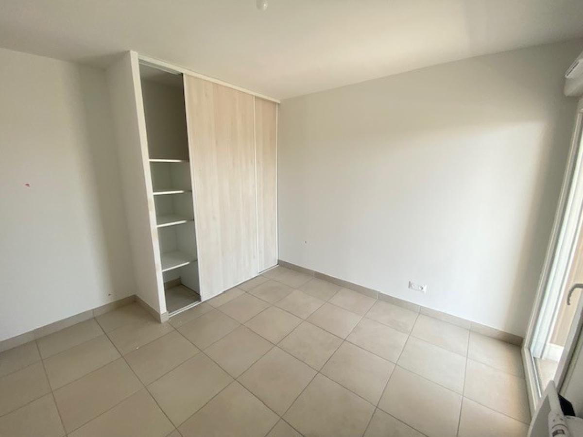 4 pièces - 1er étage - 88m² - 920,61 € - Photo #2