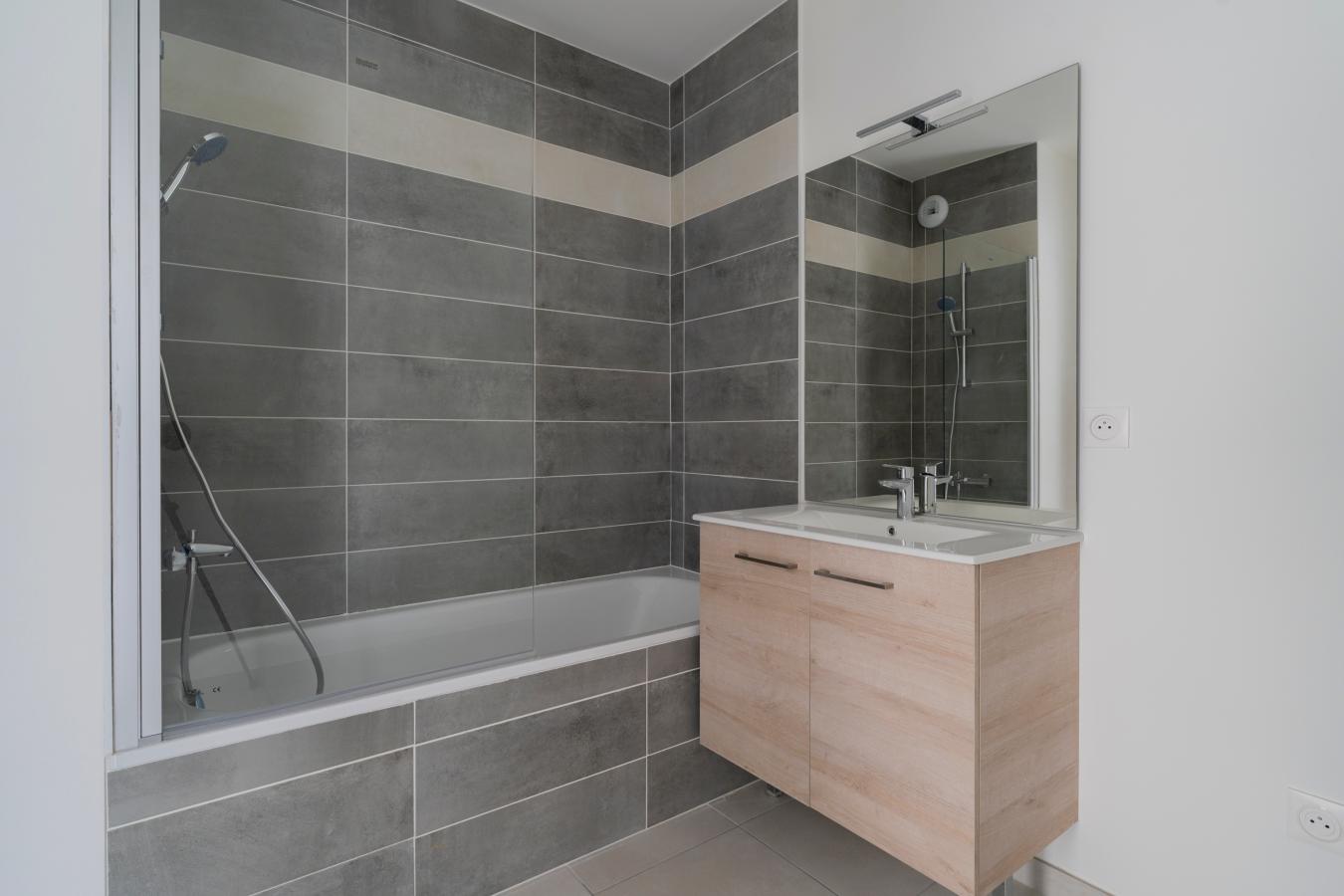 
																			4 pièces - 
																		1er étage - 84m² - 1 547,37 € - Photo #3