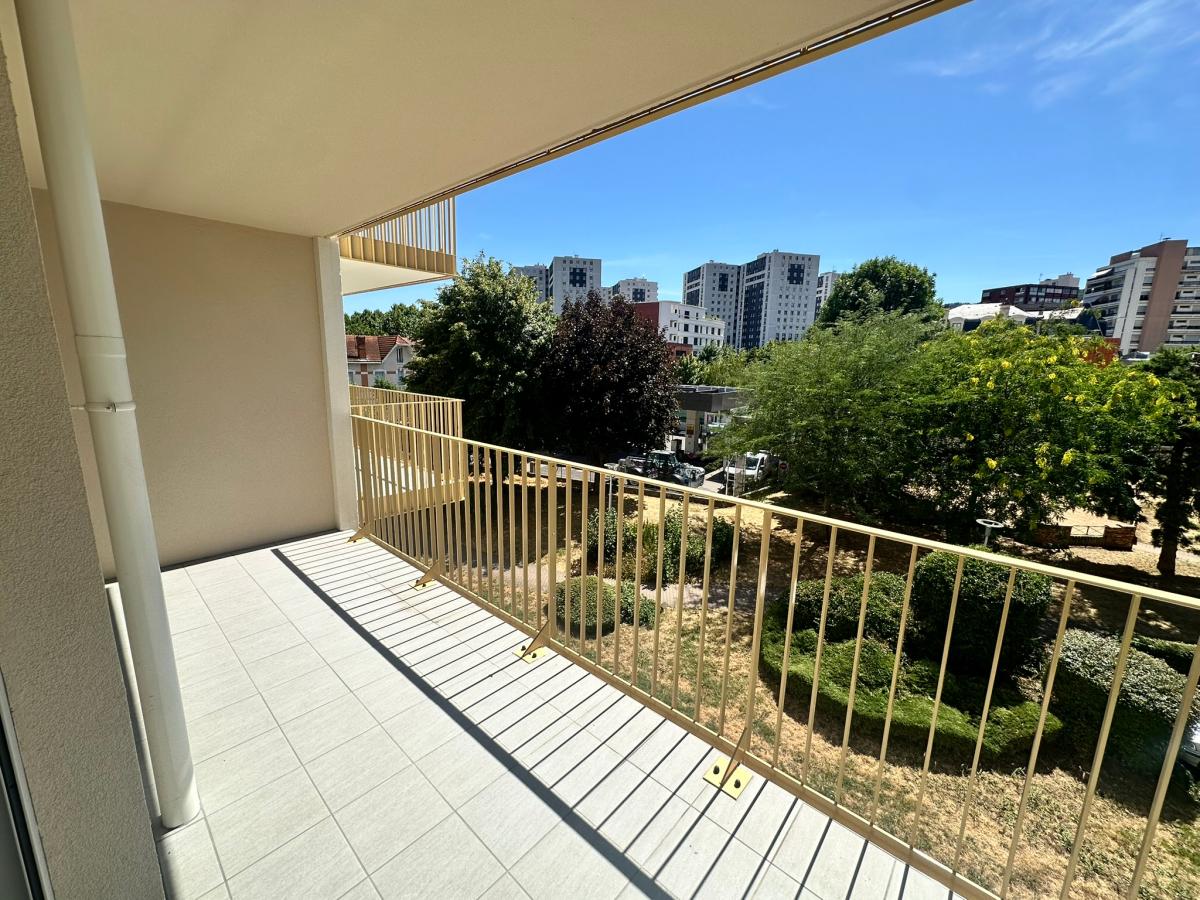 3 pièces - 3ème étage - 76m² - 899,00 € - Photo #2