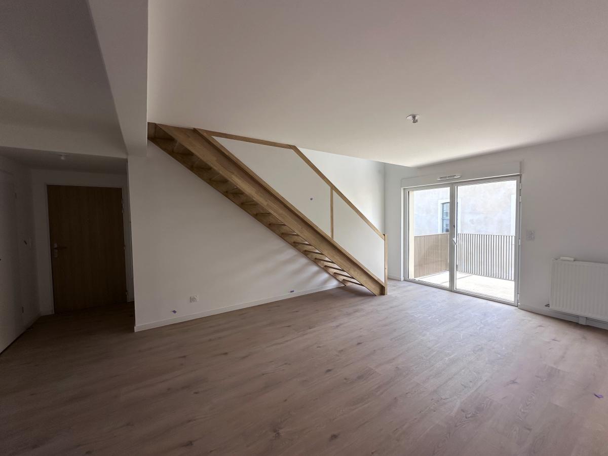 
																																							4 pièces - 
																																						5ème étage - 89m² - 1 142,46 € - Photo #2