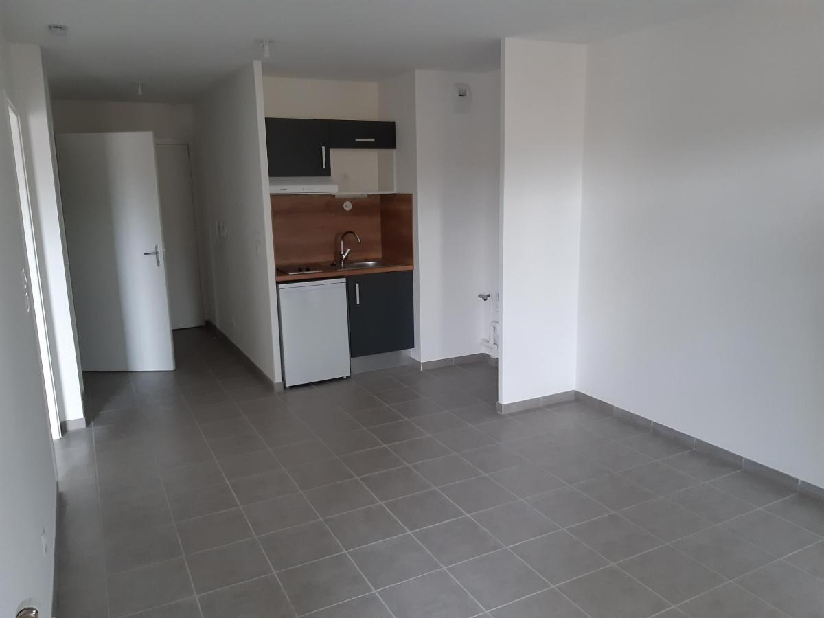 2 pièces - 5ème étage - 42m² - 830,32 € - Photo #0