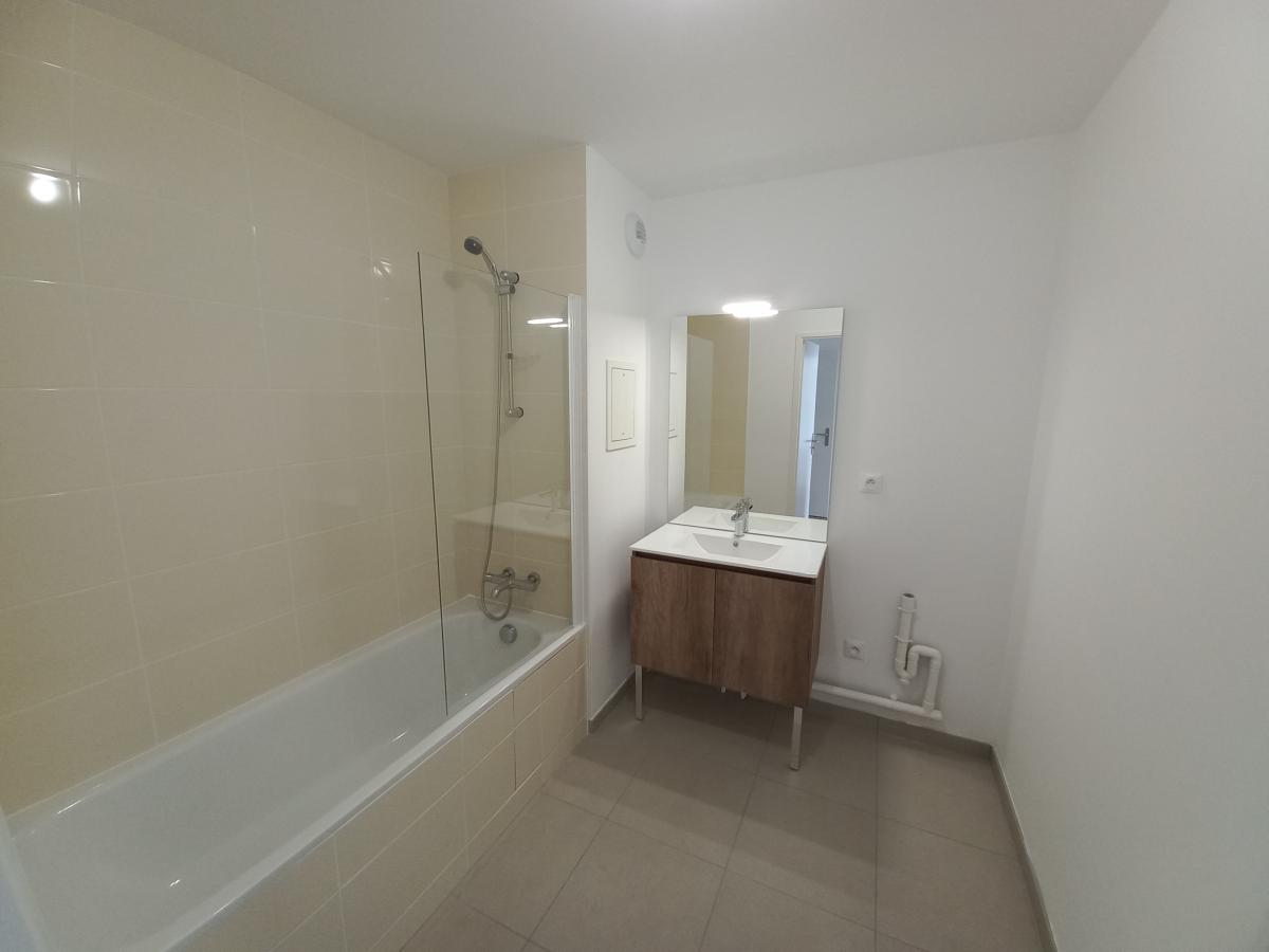 4 pièces - 5ème étage - 94m² - 1 011,50 € - Photo #3