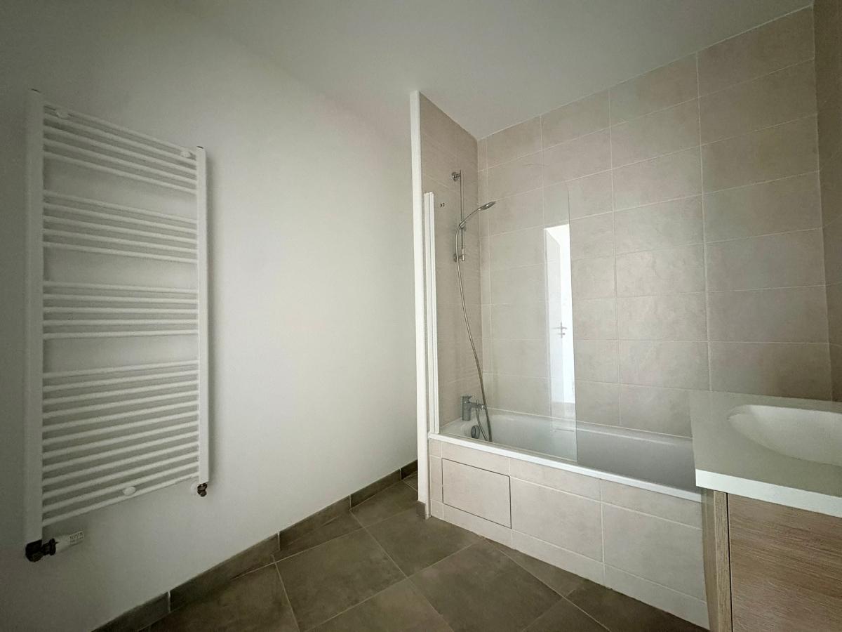 
																																							3 pièces - 
																																						2ème étage - 66m² - 806,13 € - Photo #4