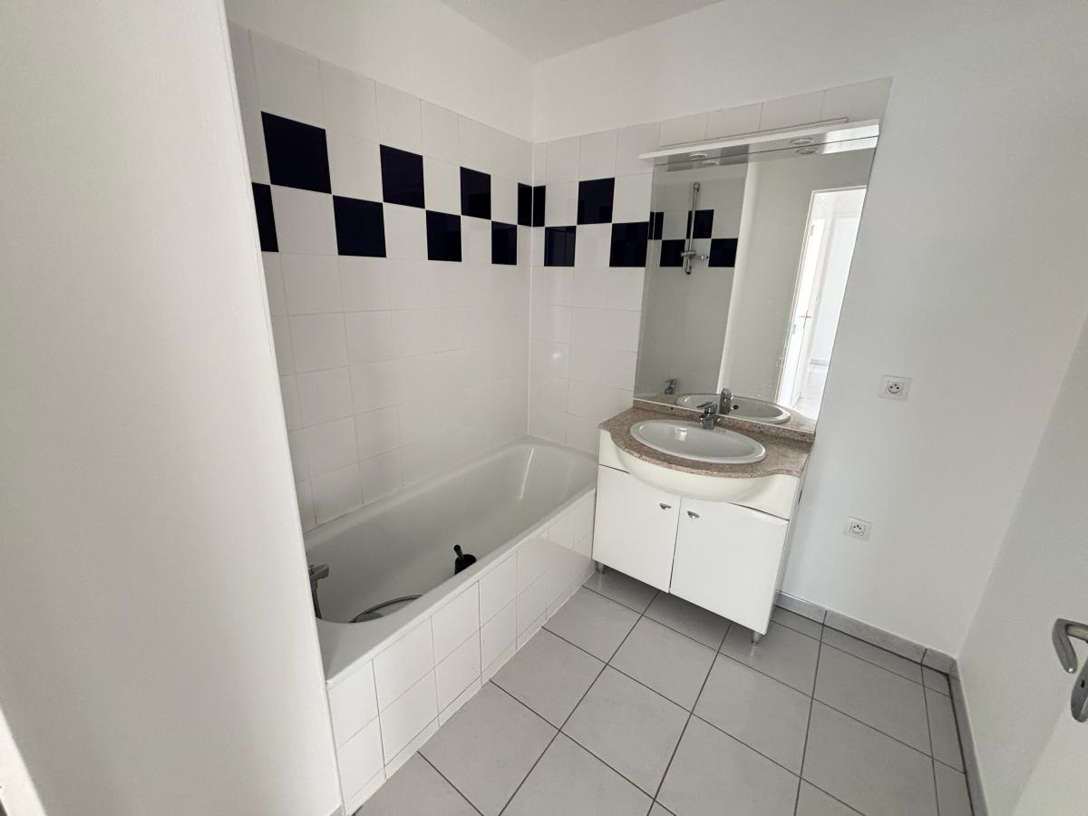 
																																							3 pièces - 
																																						4ème étage - 63m² - 736,33 € - Photo #5