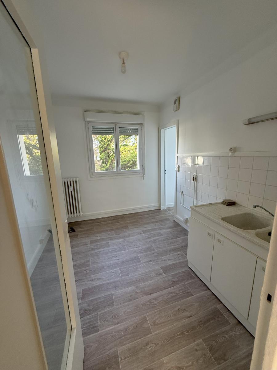 3 pièces - 1er étage - 72m² - 832,94 € - Photo #2