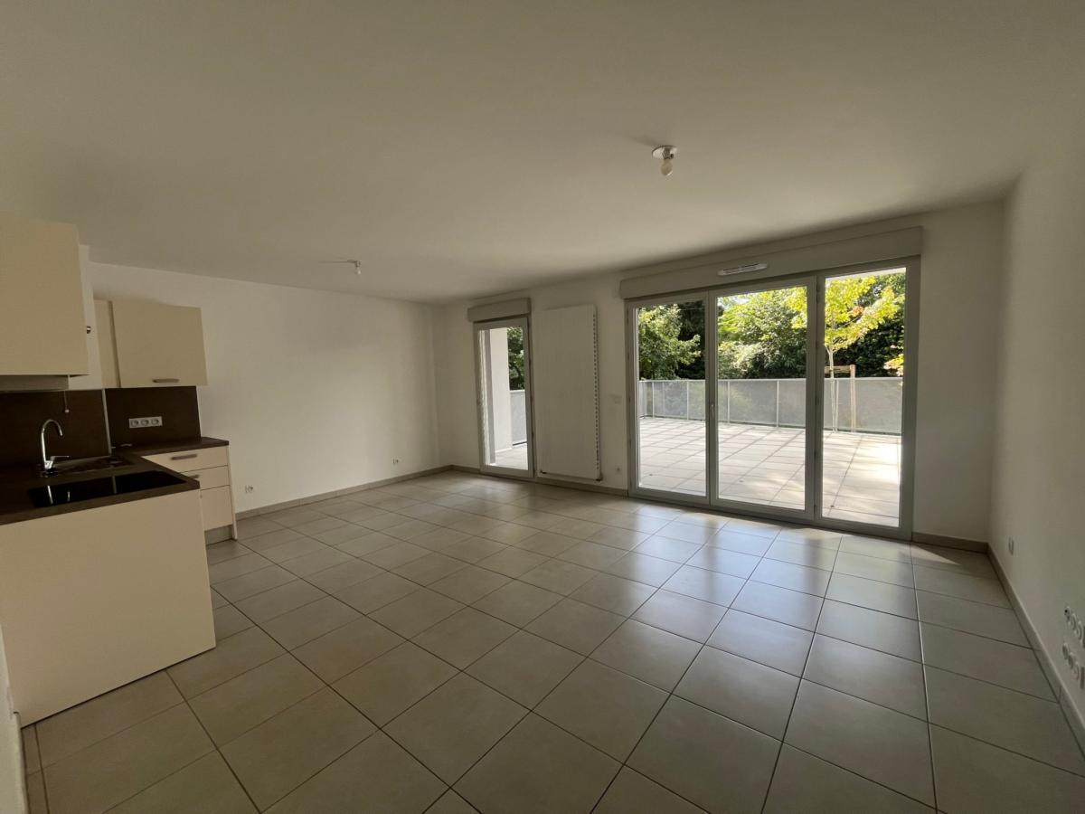 
																																							4 pièces - 
																																						RDC - 86m² - 1 200,90 € - Photo #3
