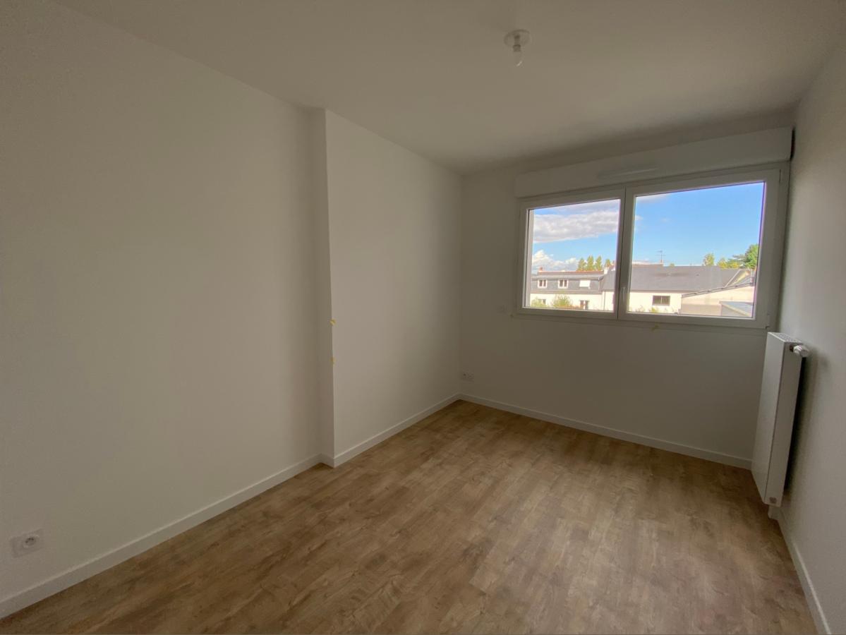 
																			3 pièces - 
																		1er étage - 70m² - 1 037,96 € - Photo #4