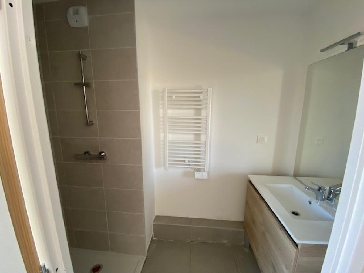 
																																							4 pièces - 
																																						2ème étage - 79m² - 1 025,60 € - Photo #4