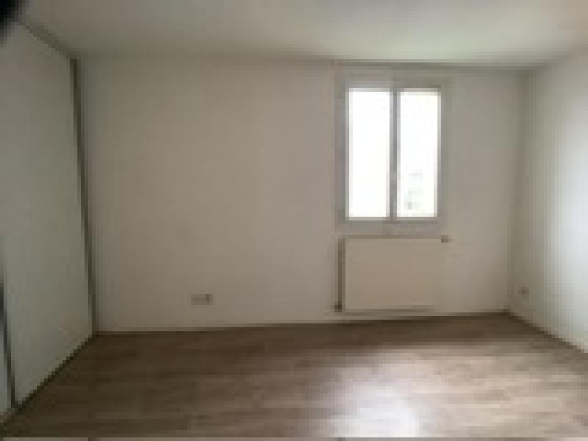 5 pièces - RDC - 0m² - 295 000 € - Photo #4