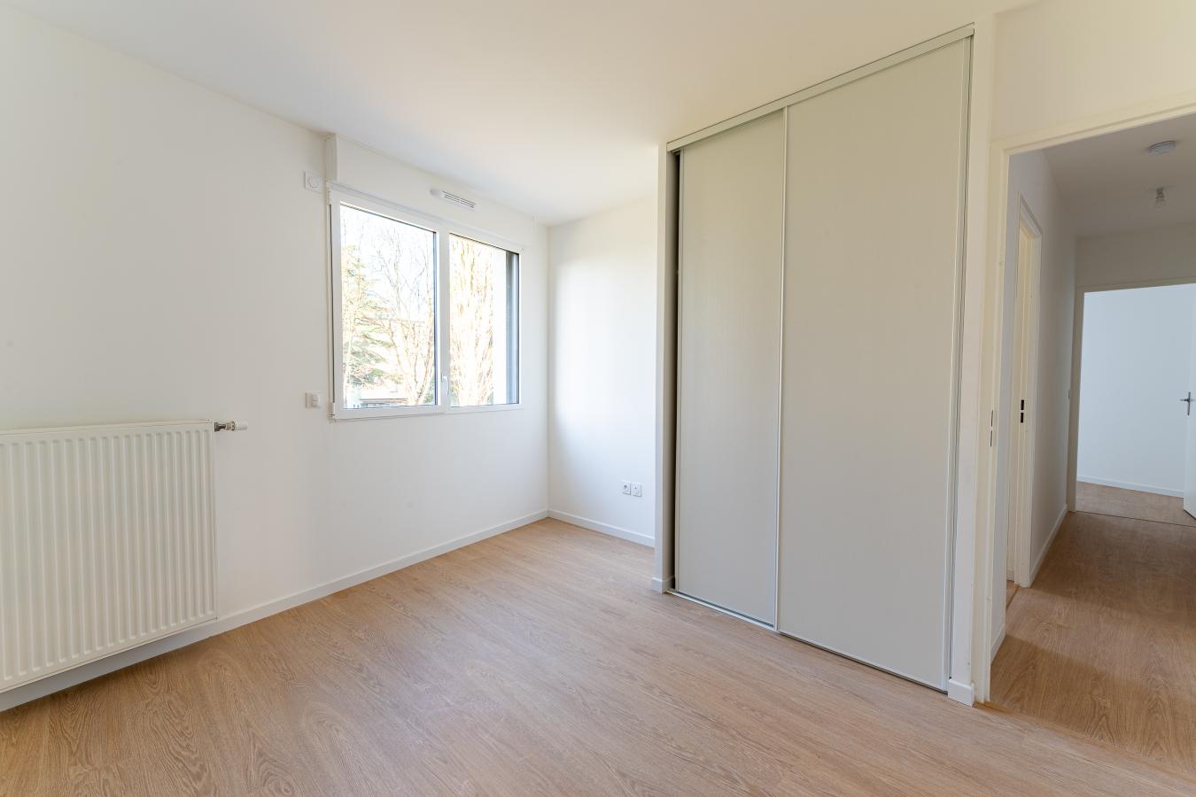 
																			4 pièces - 
																		RDC - 90m² - 1 499,22 € - Photo #6