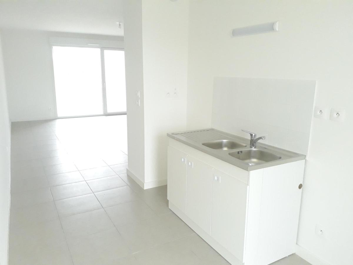 
																																							4 pièces - 
																																						2ème étage - 86m² - 1 283,24 € - Photo #2
