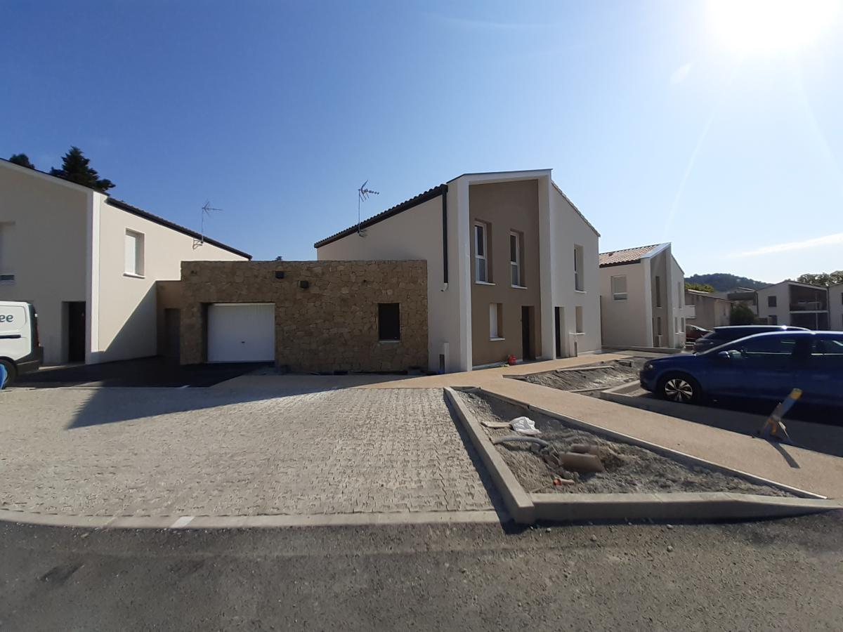 
																																							4 pièces - 
																																						RDC - 93m² - 976,66 € - Photo #4