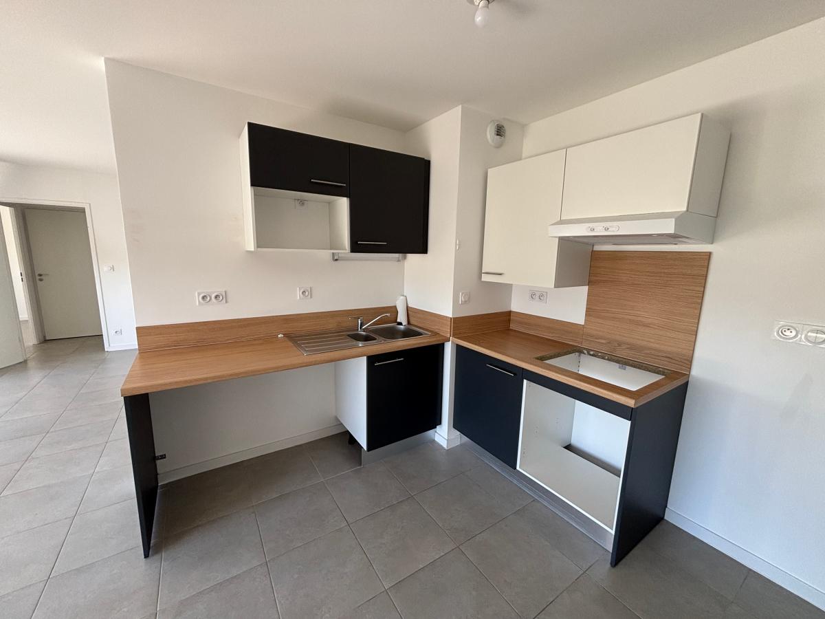 
																			4 pièces - 
																		4ème étage - 85m² - 1 015,93 € - Photo #3