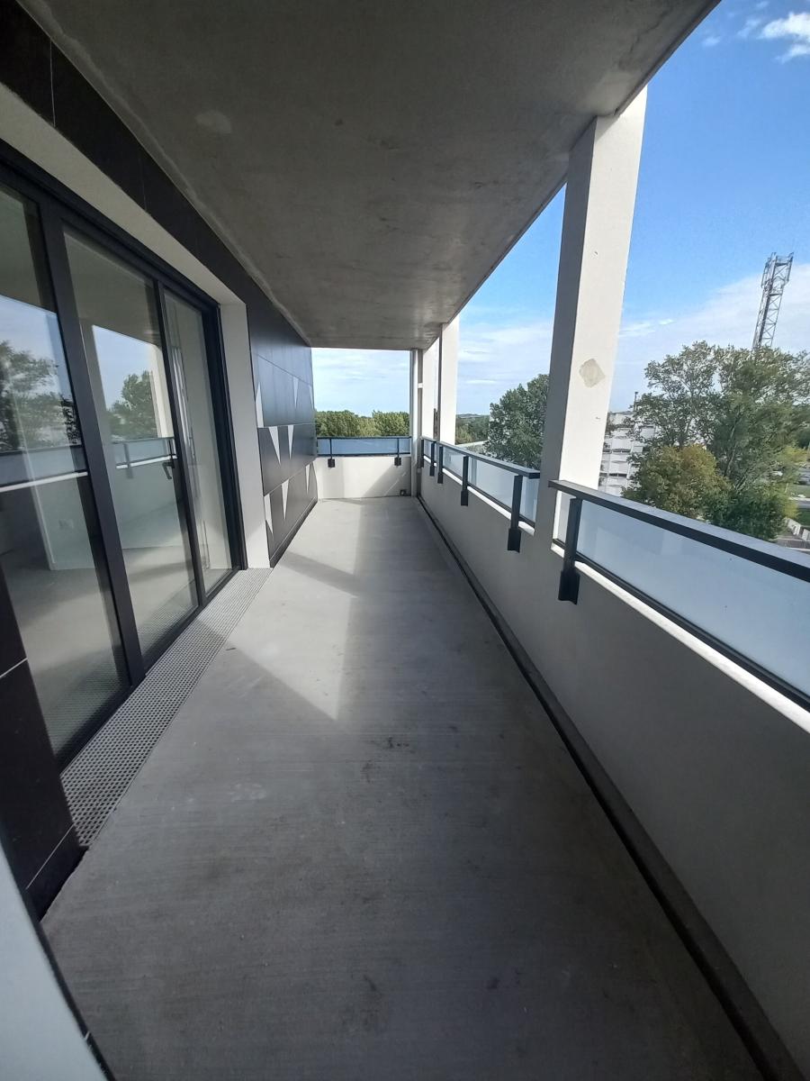 
																																							4 pièces - 
																																						3ème étage - 86m² - 1 058,86 € - Photo #2