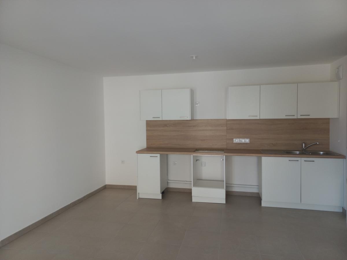 
																																							3 pièces – 
																																						1er étage – 65m² - 712,23 € - Photo #3