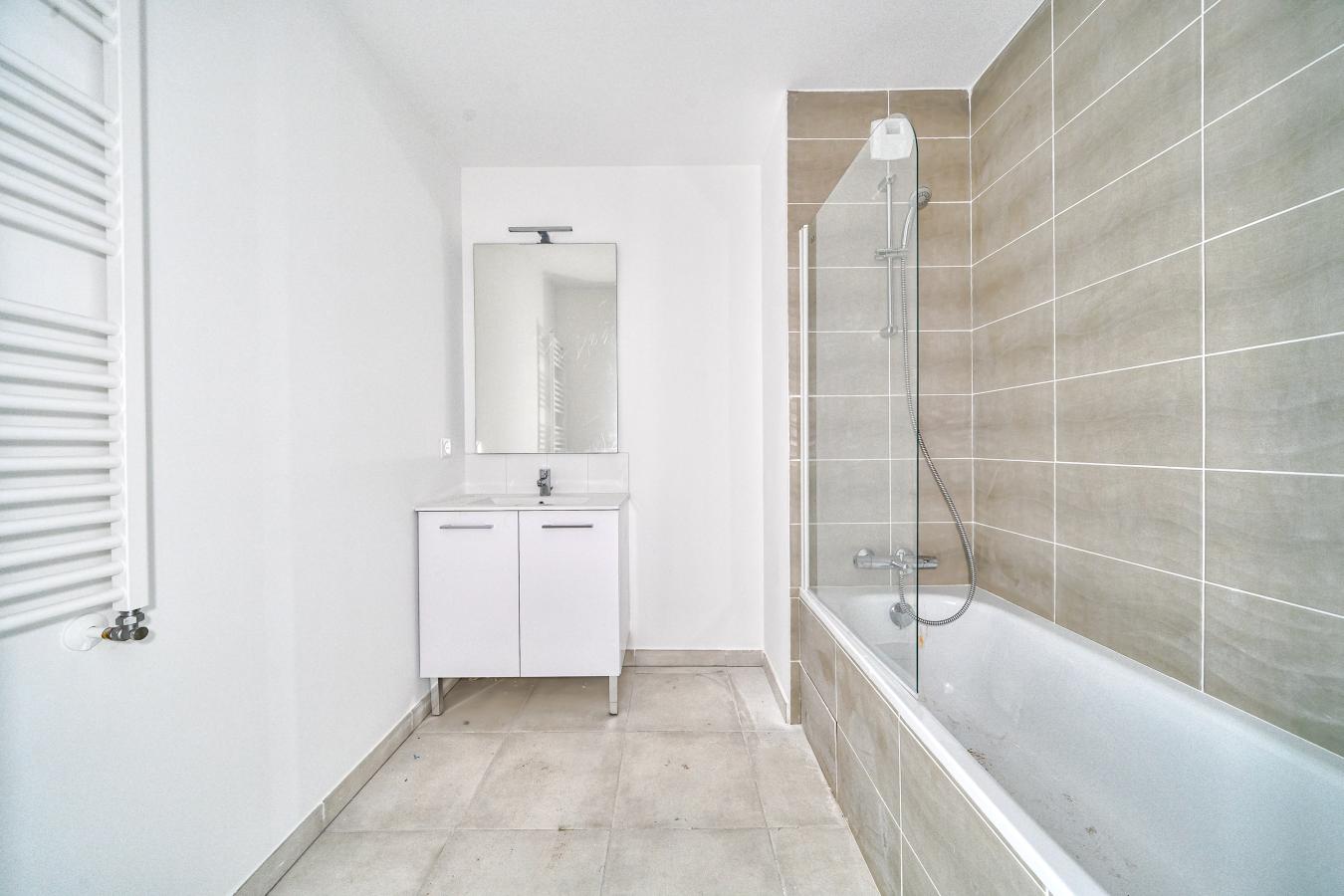 3 pièces - 1er étage - 65m² - 1 167,58 € - Photo #3