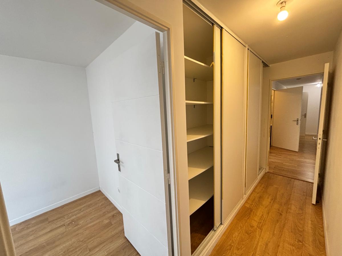 4 pièces - 1er étage - 84m² - 1 902,75 € - Photo #5