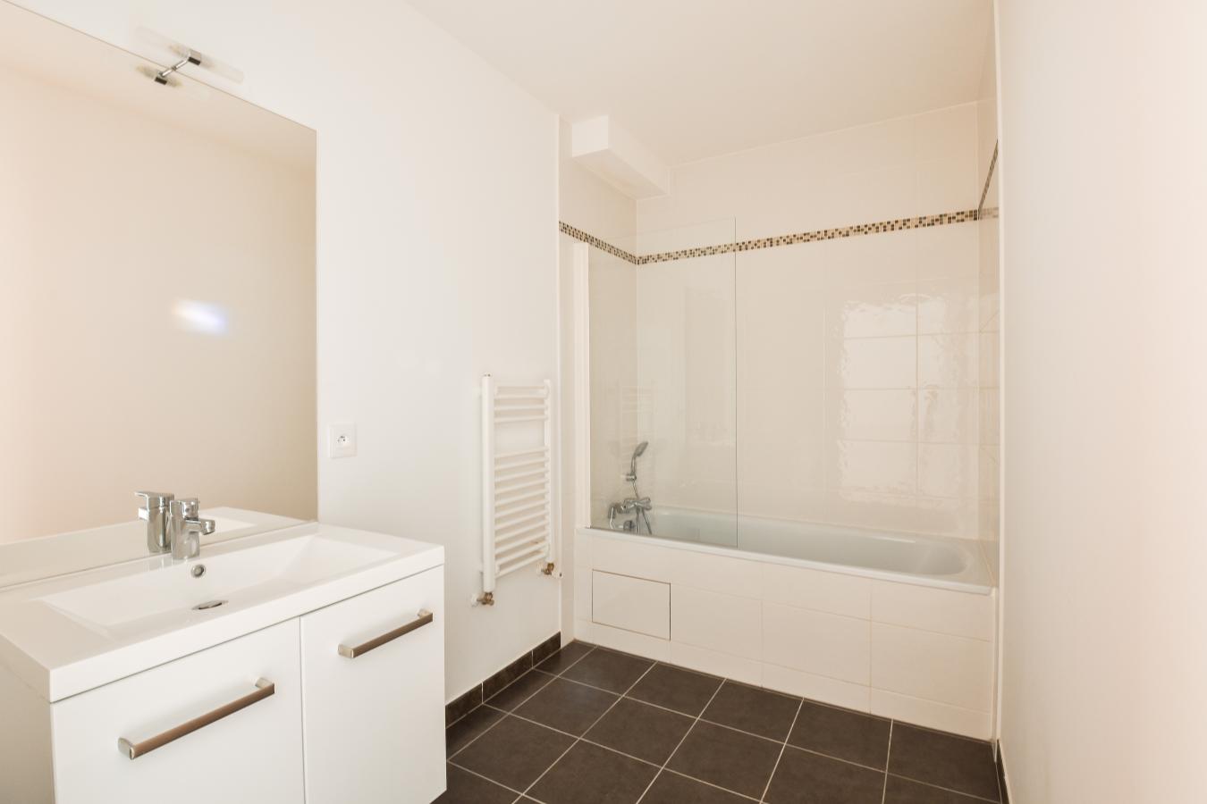 
																																							3 pièces - 
																																						1er étage - 67m² - 1 044,42 € - Photo #3
