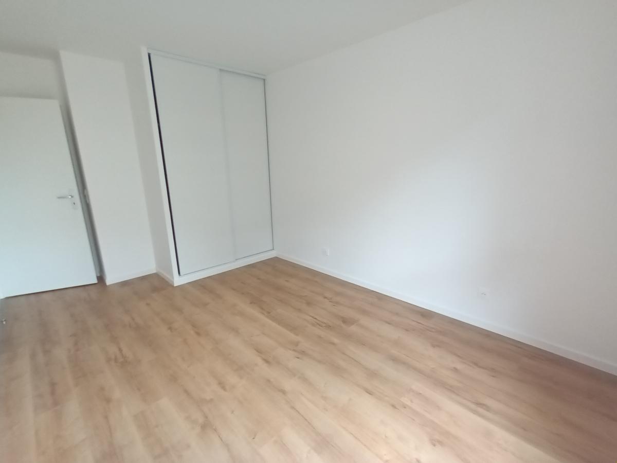 
																																							3 pièces - 
																																						1er étage - 62m² - 912,75 € - Photo #3