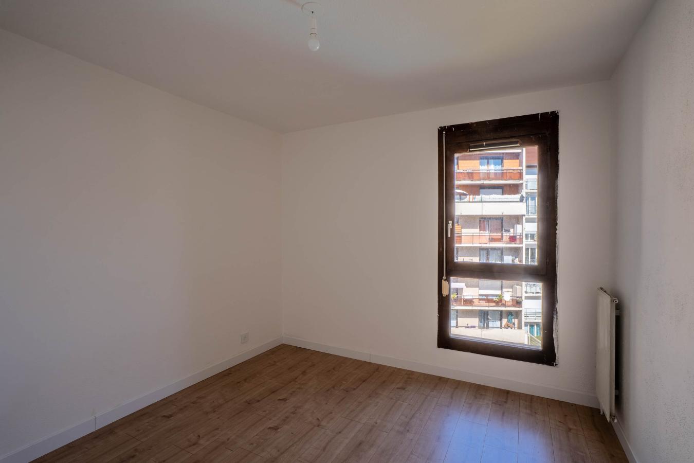 
																																							4 pièces - 
																																						4ème étage - 79m² - 190 000 € - Photo #3