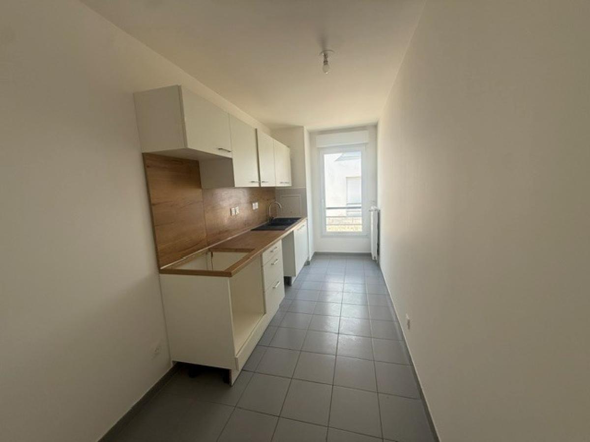 3 pièces - 1er étage - 70m² - 1 150,30 € - Photo #2