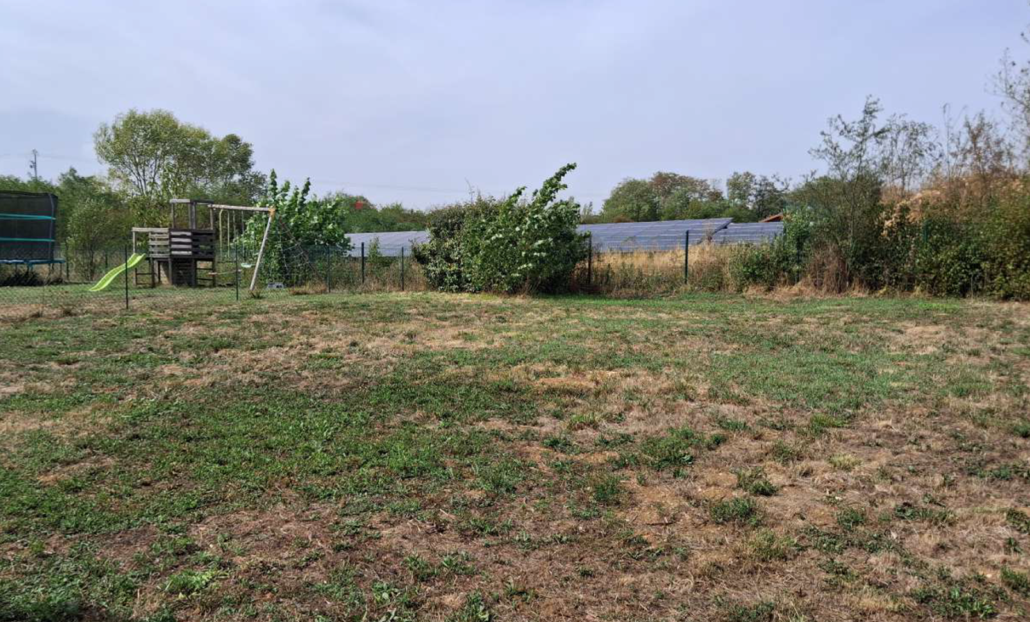 
																																							5 pièces - 
																																						RDC - 107m² - 1 180,98 € - Photo #1