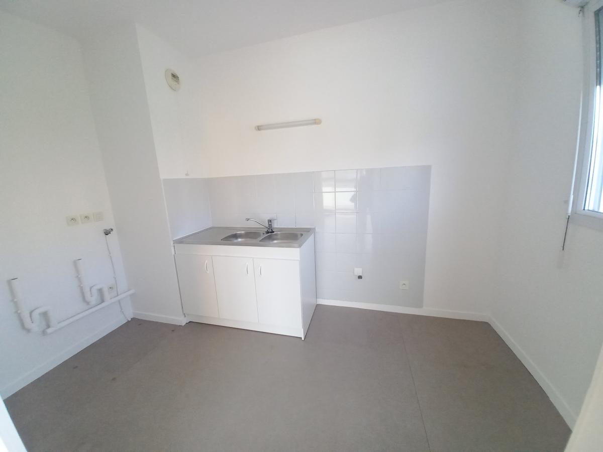 
																																							2 pièces - 
																																						5ème étage - 49m² - 642,36 € - Photo #3