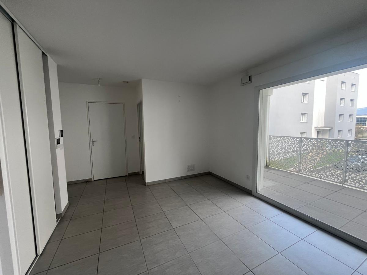 
																																							2 pièces - 
																																						3ème étage - 41m² - 657,32 € - Photo #2