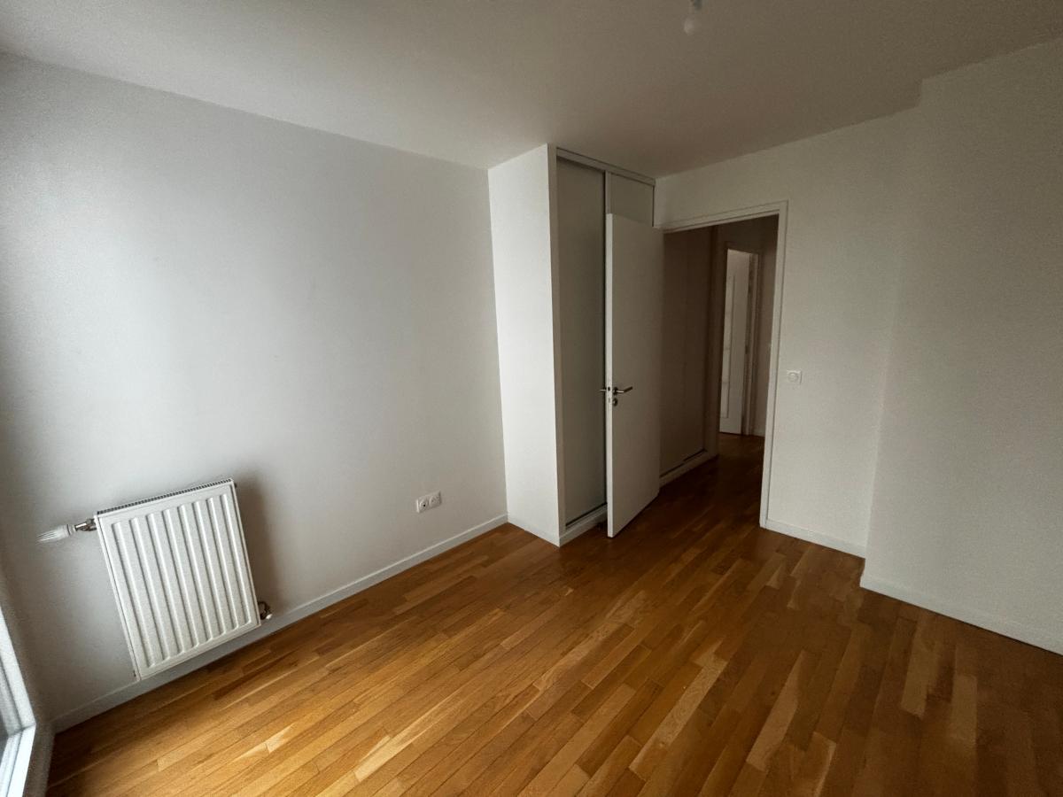 
																																							4 pièces - 
																																						1er étage - 83m² - 1 970,22 € - Photo #3