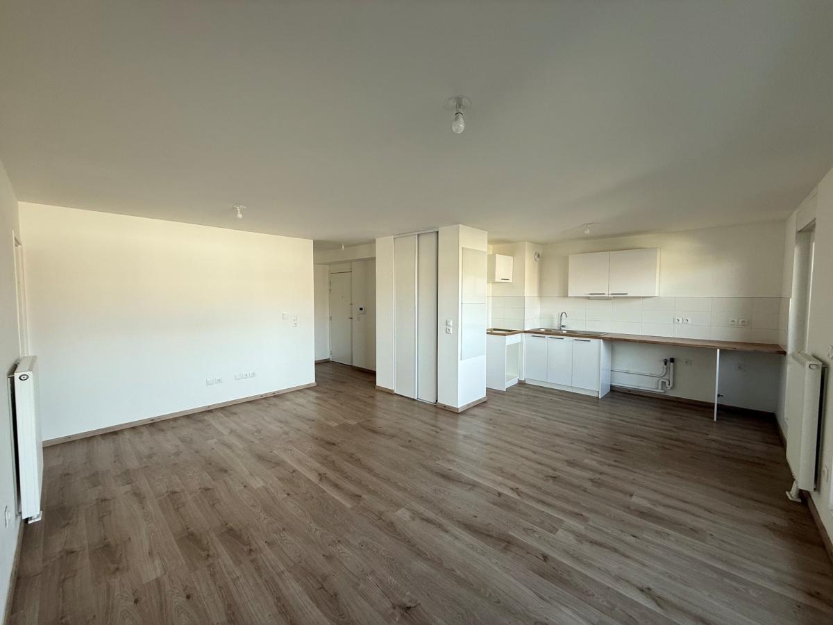 
																																							3 pièces - 
																																						1er étage - 68m² - 858,35 € - Photo #2