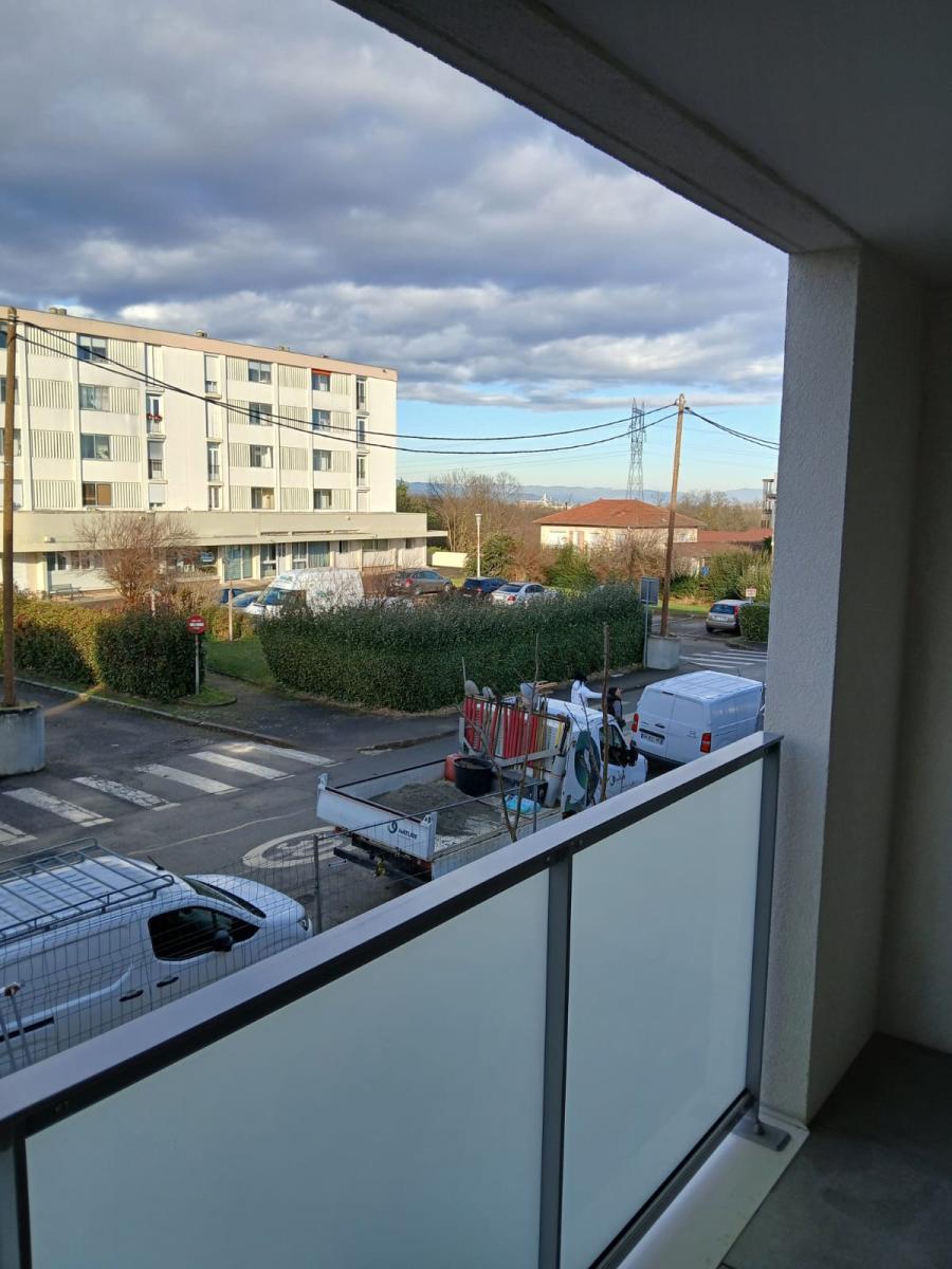 
																																							3 pièces - 
																																						2ème étage - 75m² - 1 033,73 € - Photo #2