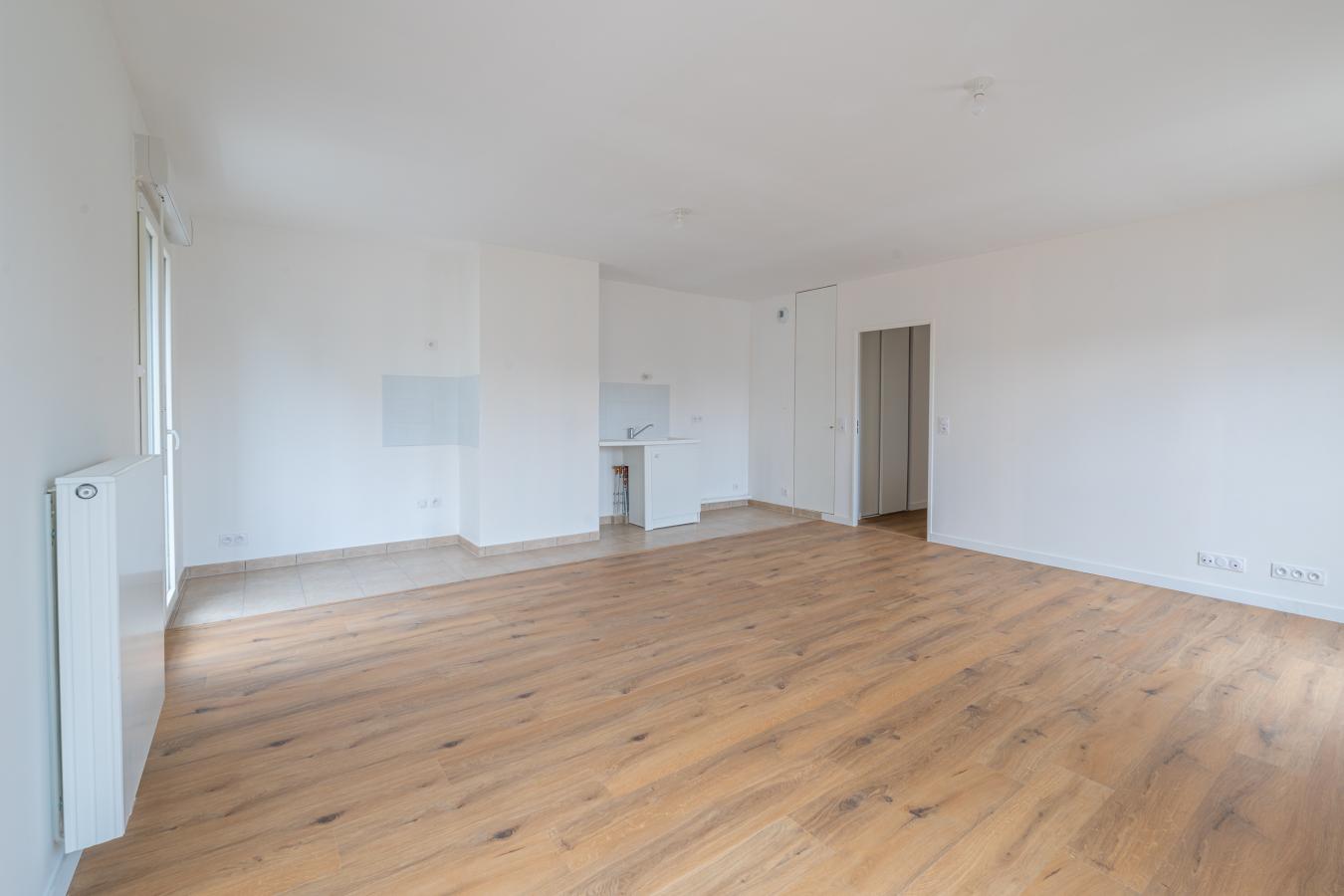 
																																							5 pièces - 
																																						RDC - 96m² - 1 673,95 € - Photo #3