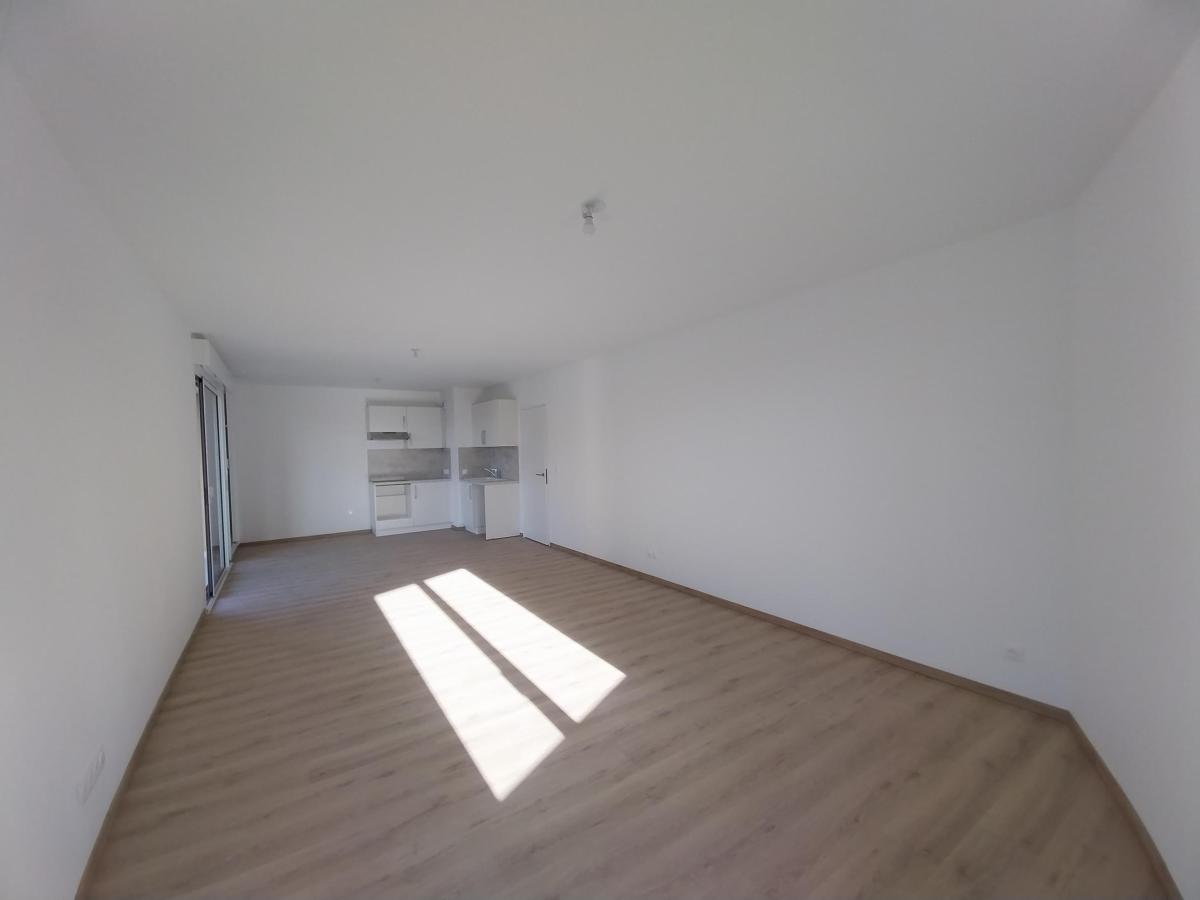 4 pièces - 2ème étage - 95m² - 1 197,44 € - Photo #3