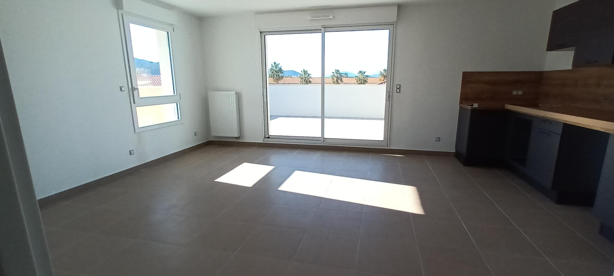 4 pièces - 4ème étage - 88m² - 1 265,68 € - Photo #1