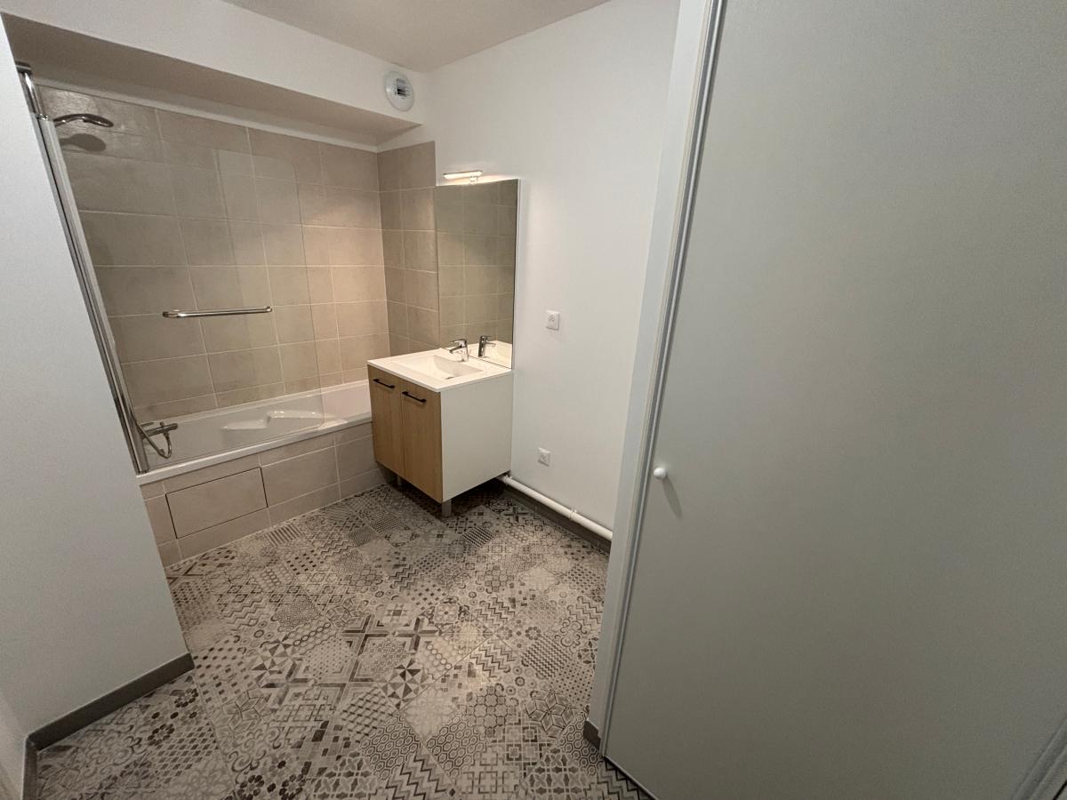 
																			2 pièces - 
																		RDC - 59m² - 695,75 € - Photo #6