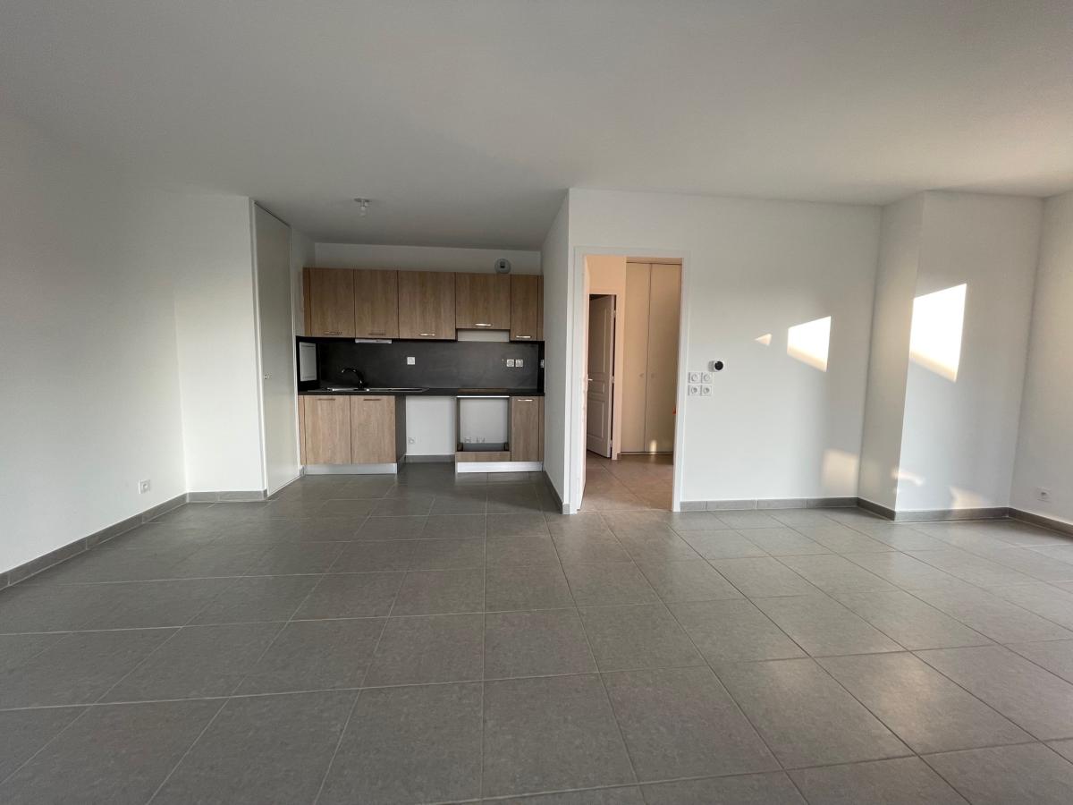 
																																							3 pièces - 
																																						RDC - 72m² - 1 187,74 € - Photo #3