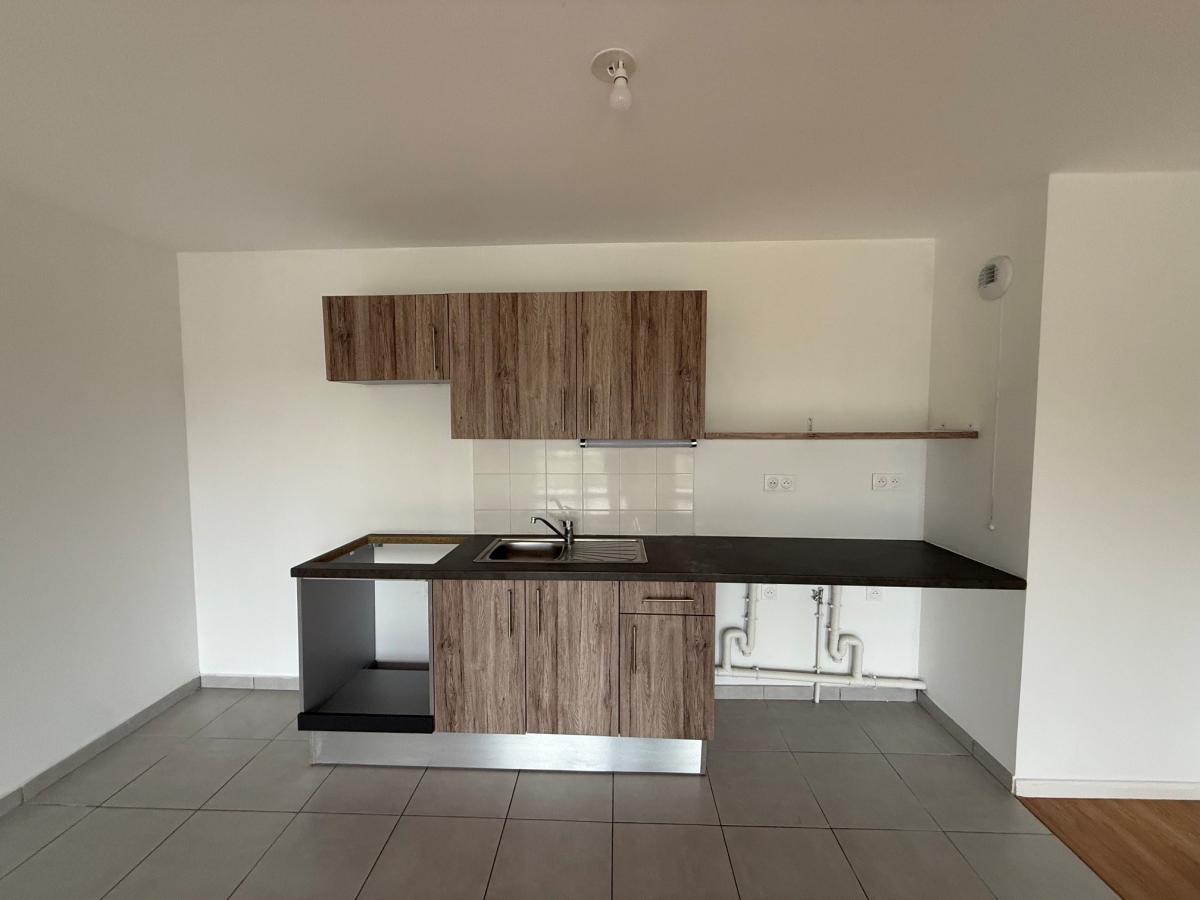 3 pièces - 3ème étage - 70m² - 851,57 € - Photo #2