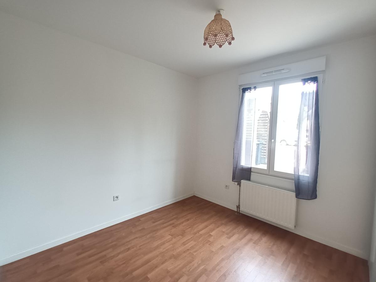 
																																							3 pièces - 
																																						RDC - 65m² - 833,12 € - Photo #4