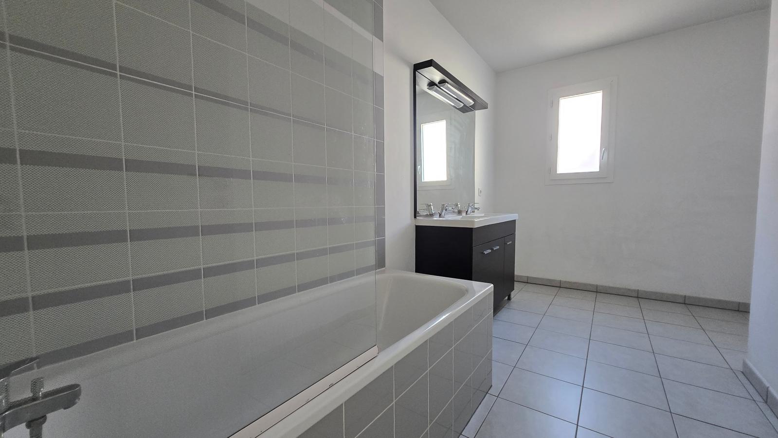 
																																							4 pièces - 
																																						5ème étage - 106m² - 1 610,81 € - Photo #7