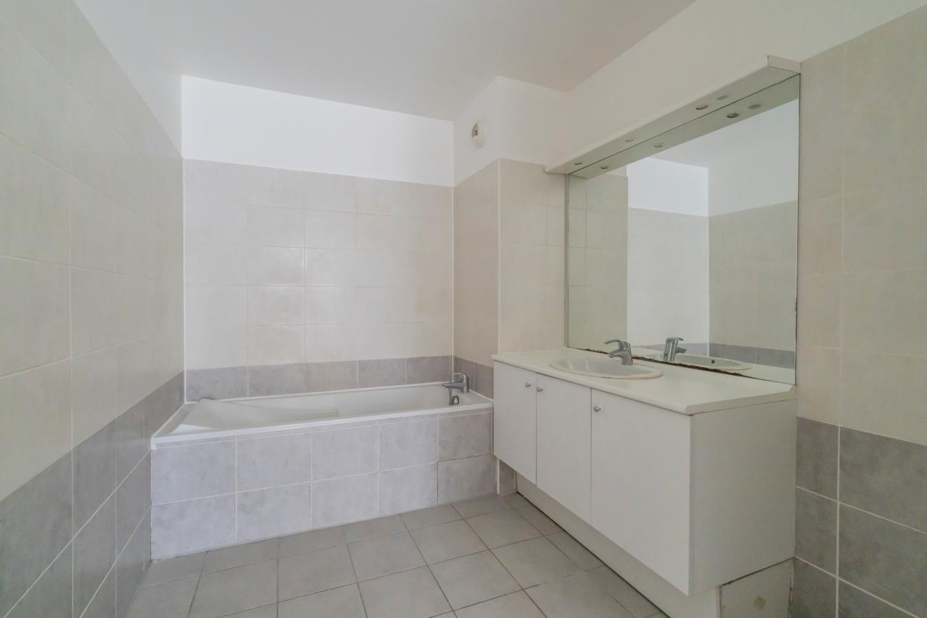 
																																							3 pièces - 
																																						1er étage - 71m² - 252 600 € - Photo #6