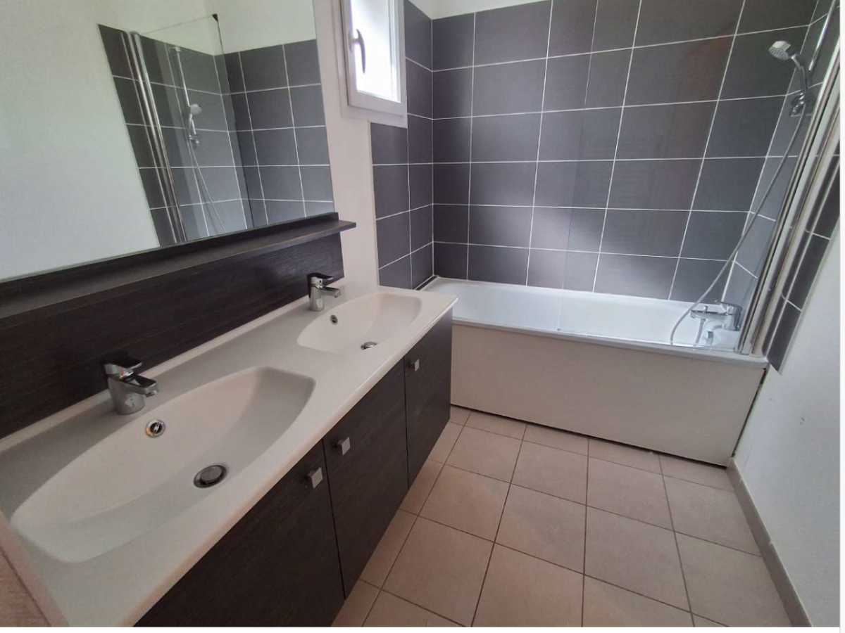 
																																							5 pièces - 
																																						RDC - 105m² - 1 201,74 € - Photo #7