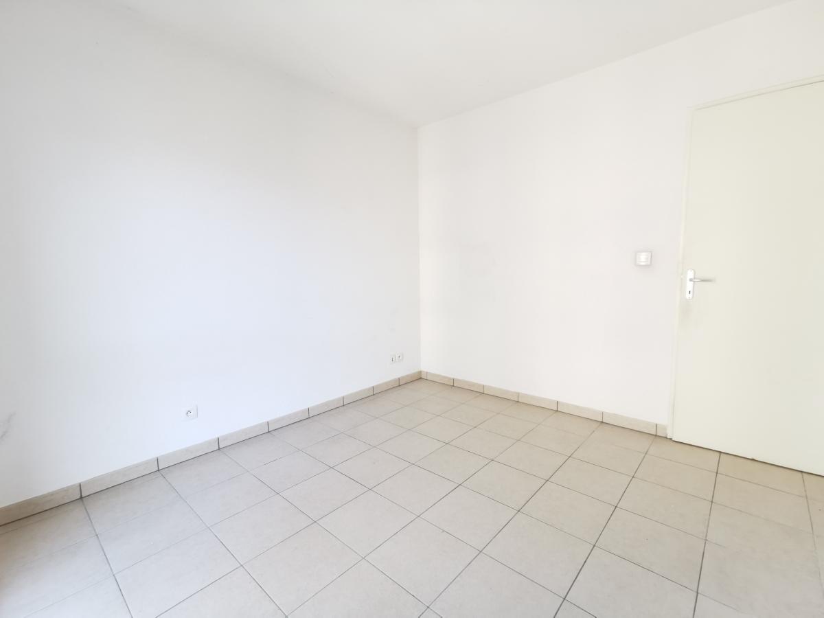 
																																							4 pièces - 
																																						1er étage - 76m² - 1 087,99 € - Photo #4