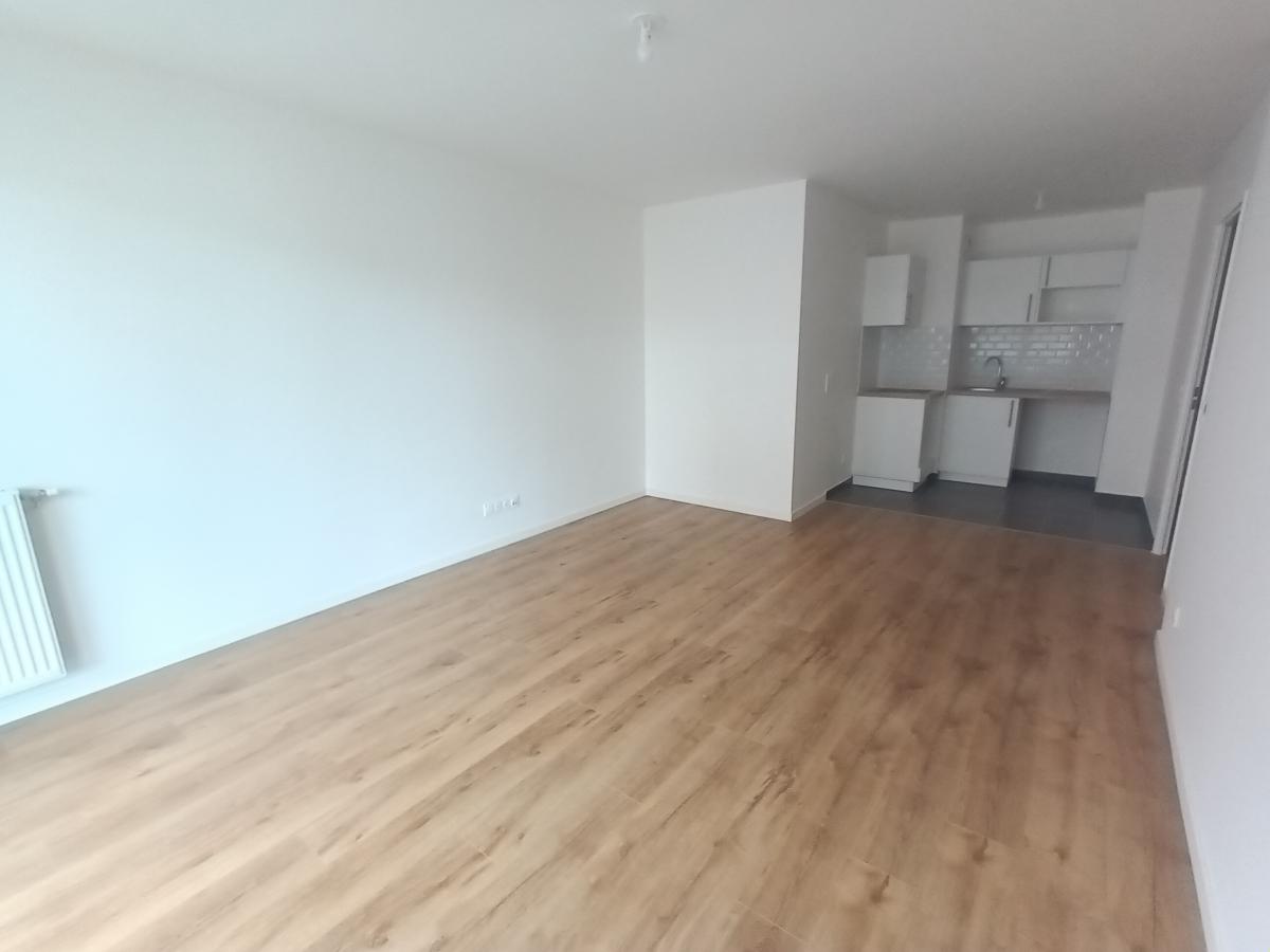 
																																							3 pièces - 
																																						1er étage - 62m² - 912,75 € - Photo #2