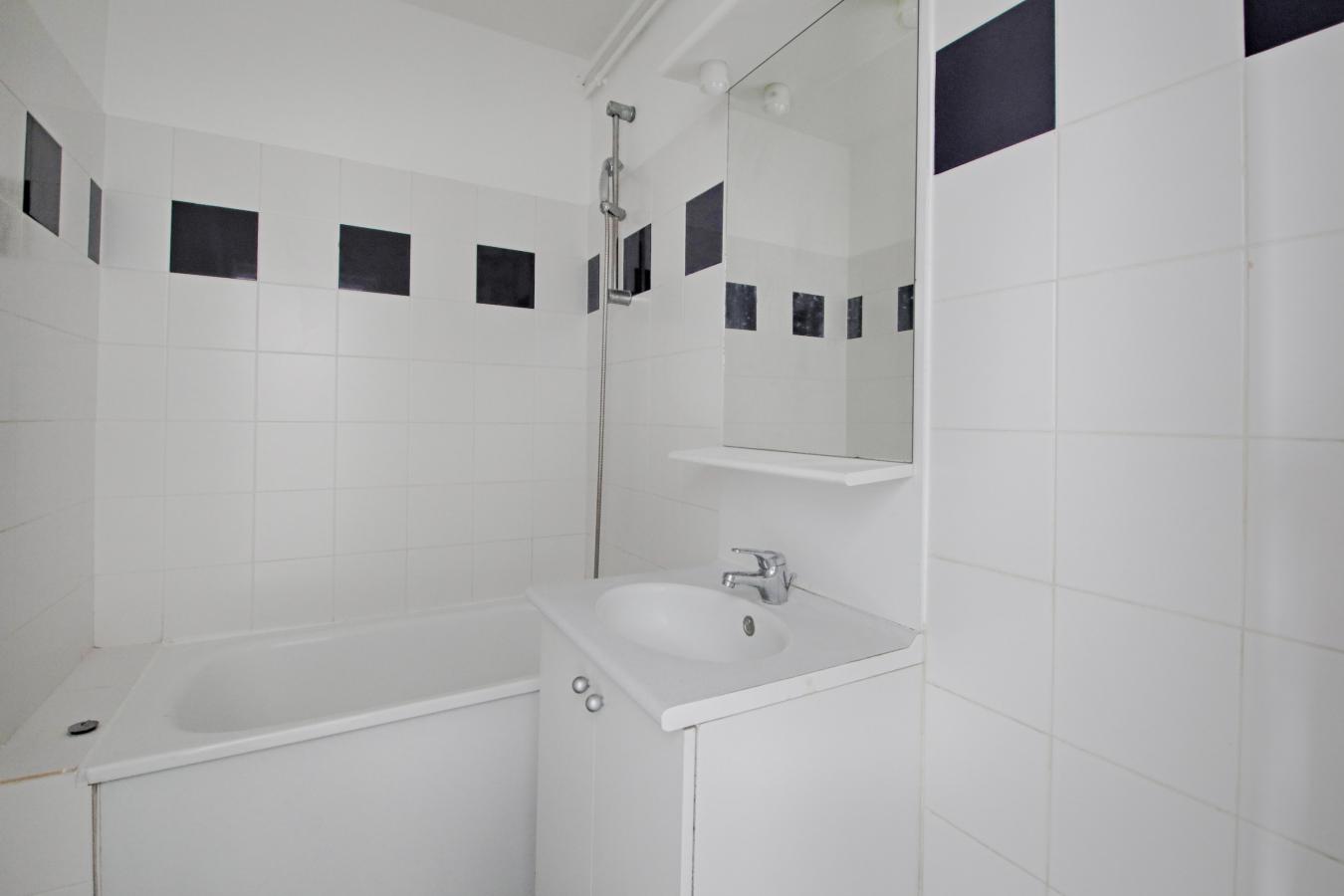 
																																							4 pièces - 
																																						8ème étage - 69m² - 1 331,99 € - Photo #5