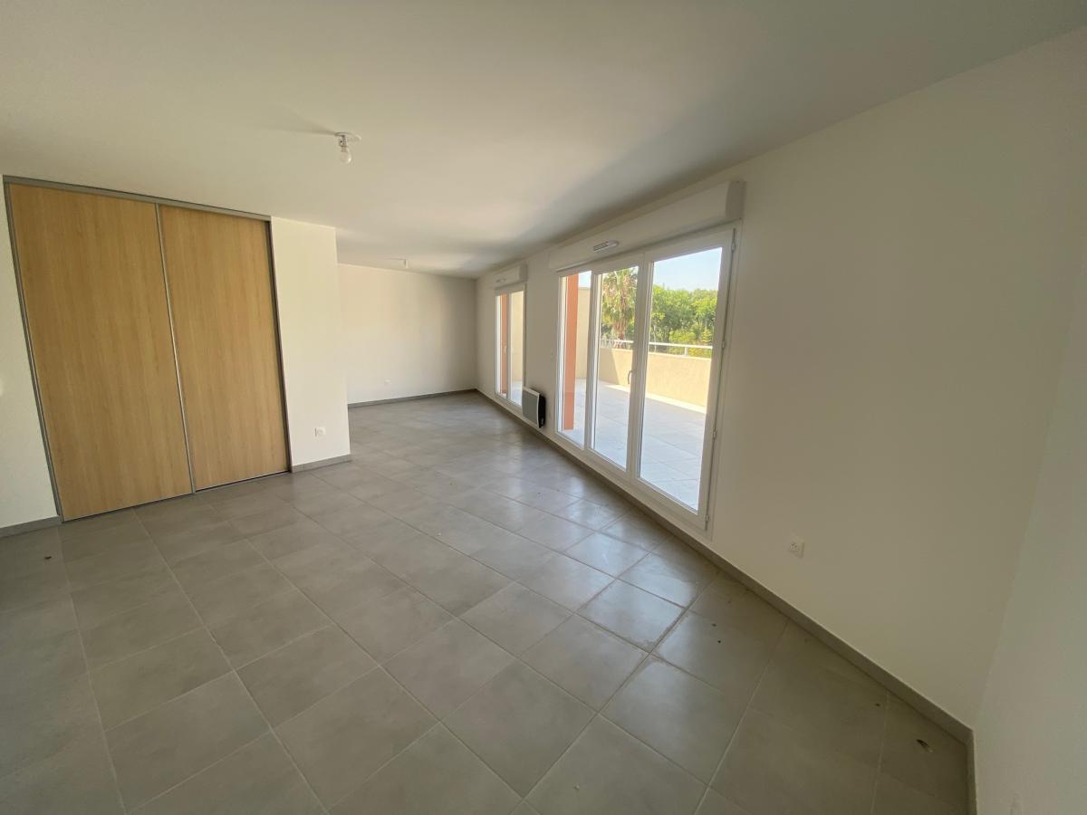 
																			3 pièces - 
																		3ème étage - 74m² - 974,33 € - Photo #2